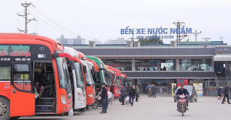 taxi-tu-noi-bai-ve-ben-xe-nuoc-ngam